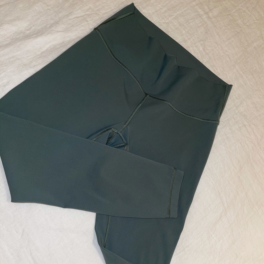Lululemon wunder under